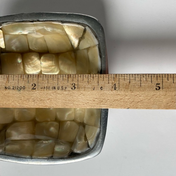 JULIA KNIGHT Trinket Dish Mother of Pearl Bowl Small 3.75” Square Shells Signed - Picture 5 of 16